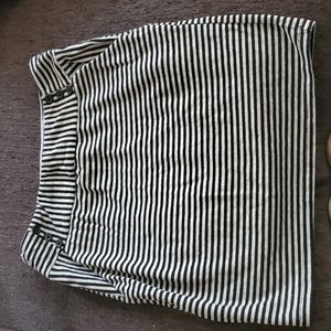 Black and grey striped skirt with pockets